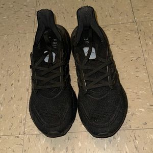 UltraBoost 21 'Triple Black'